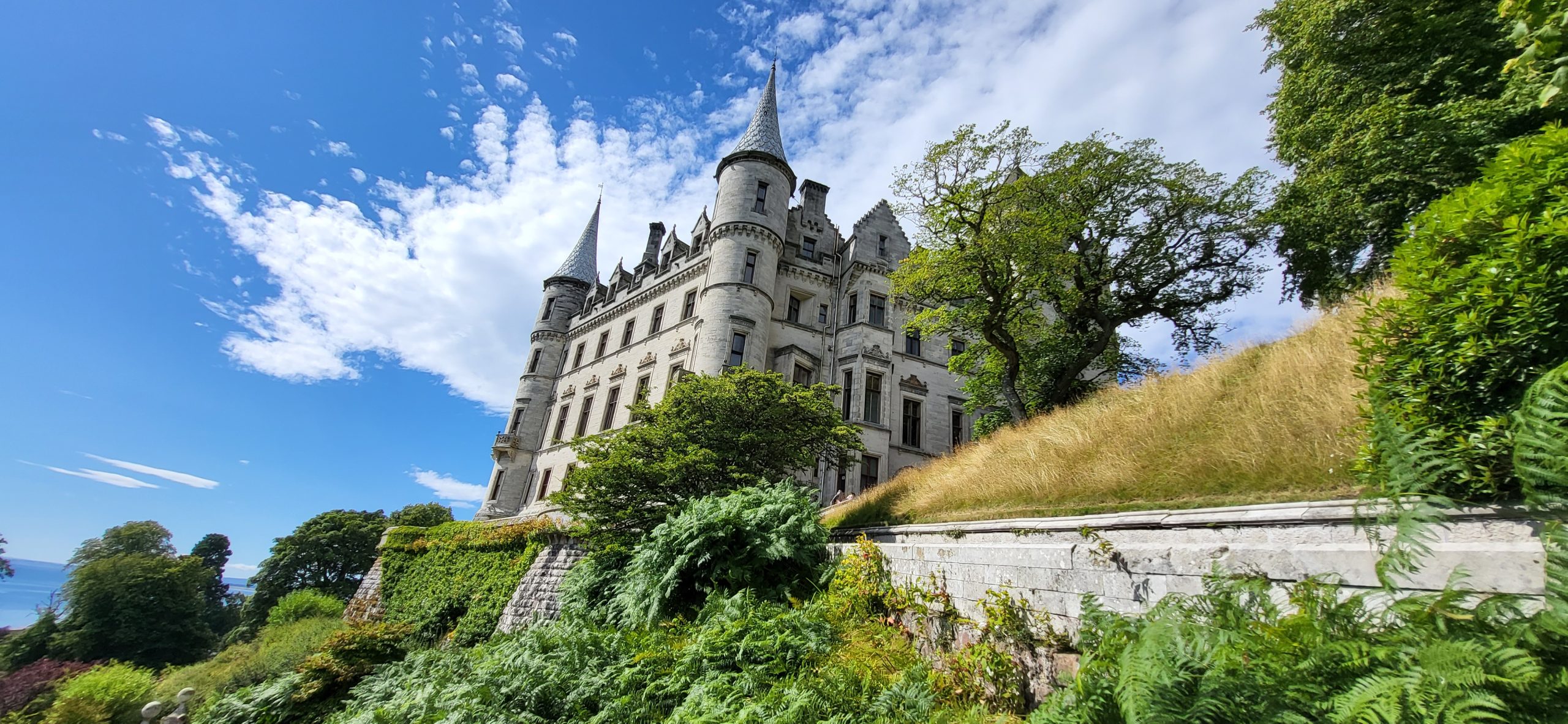 Exterior side view of Dunrobin Castle